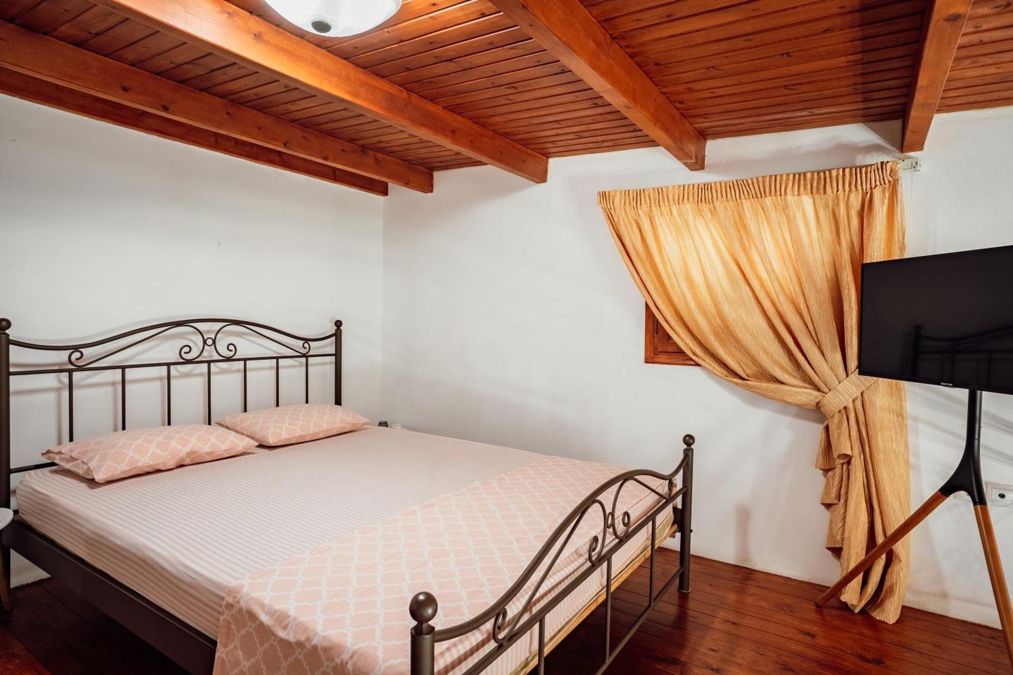 Dm Elegant And Charming Villa Foinikia  Exterior photo